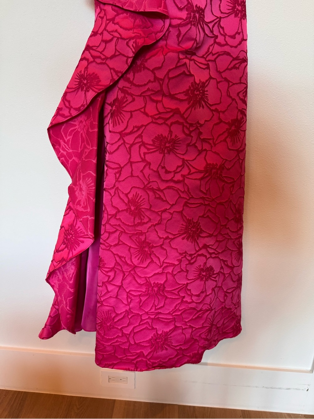 Monique Lhuillier Strapless Hot Pink Floral Jacquard Gown - Picture 4 of 8